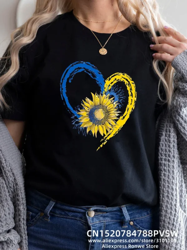 Camiseta feminina estampada com batimentos do coração - Image 2